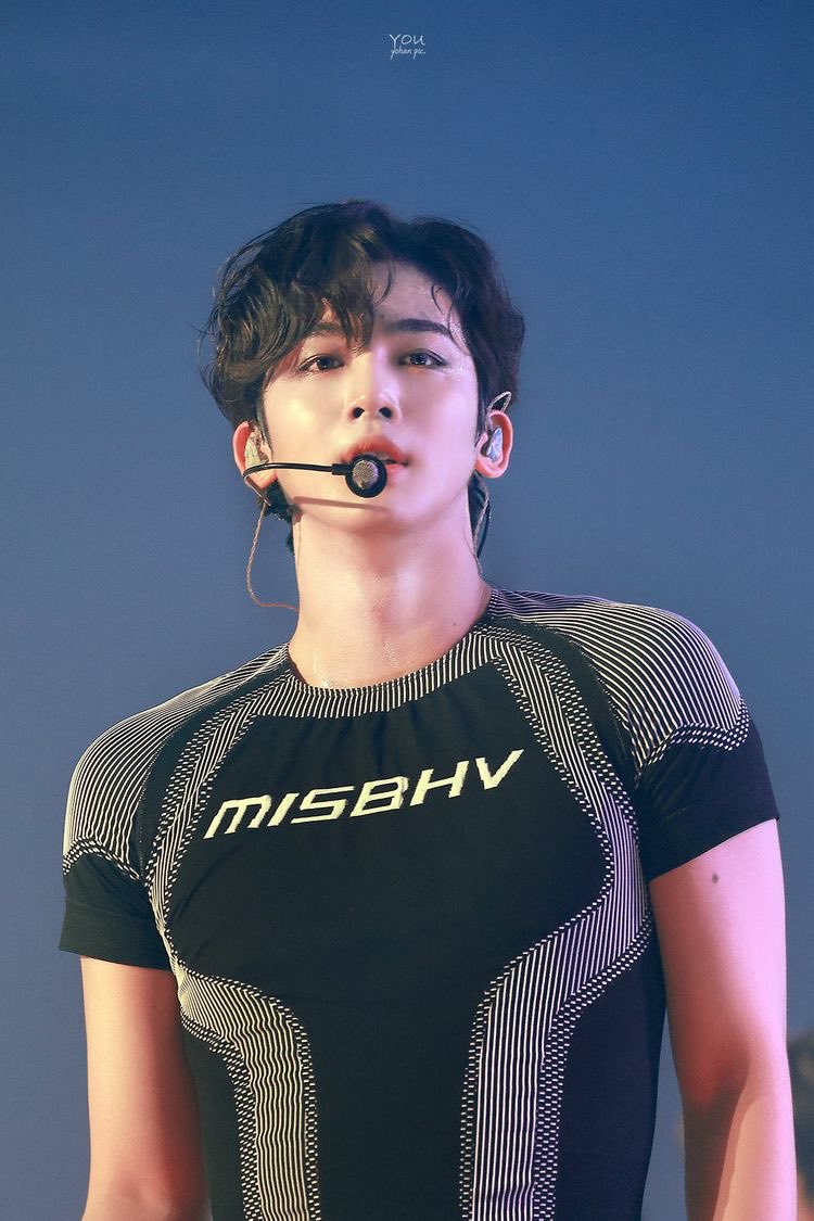 beeswoo's tweet photo. @yonghaalovr you say that every time 😭🫶 but i’m lonely my man’s ain’t home for another 3 months 🥲 but might have to make my way round the group at this rate, my man’s out here reminding me these pictures exist, might have to go sit down https://t.co/3Yhj6HEubS