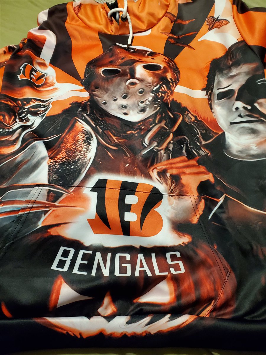 dssj04's tweet image. This hoodie says it a scary season
@rriproarin