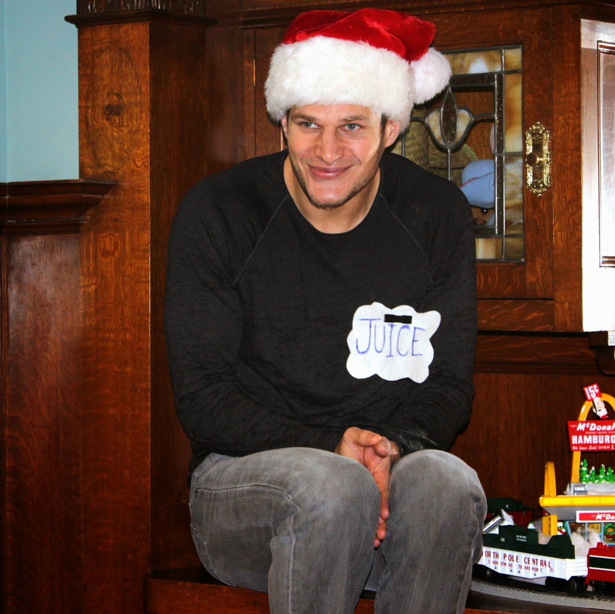lizzmoffat's tweet photo. As I like to do for every @kbieksa3 retrospective opportunity... The time we got him to pose a la Elf on the Shelf at @CanuckPlace https://t.co/dMh5iqEGq2