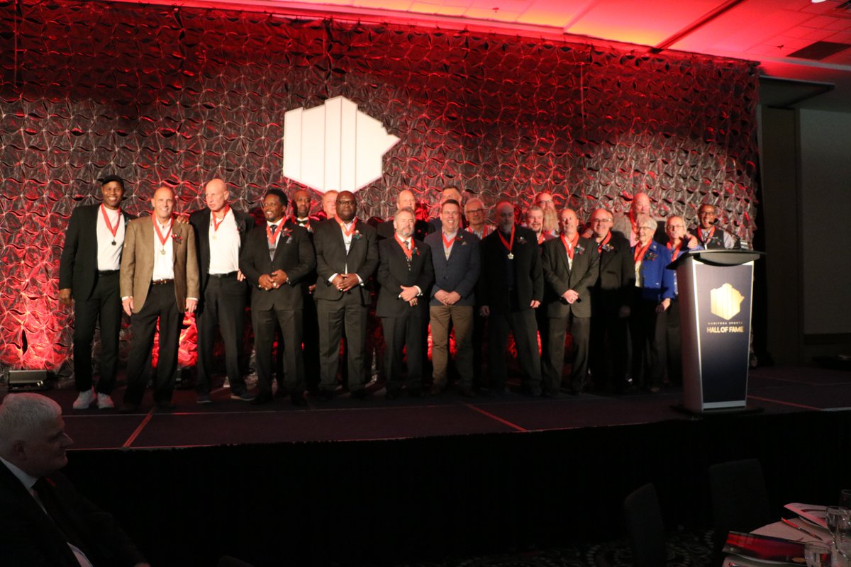 Our final inductees of the evening are the 1990 <a href="/Wpg_BlueBombers/">Winnipeg Blue Bombers</a>!

This team had one of the best defences in CFL history, steamrolling Edmonton in the final to win the Grey Cup.

Congratulations to the players, coaches, and staff on being inducted into the #MBSHoF.

#HoF2022