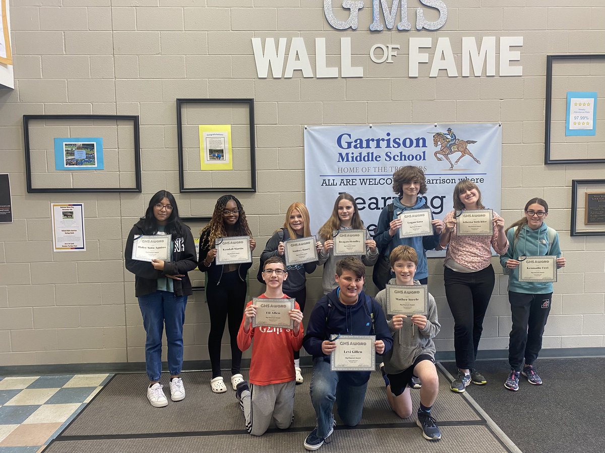 #GMSTrooper First group of "Big Elephant" recipients; integrity and kindness matters! @WallaWallaSup <a href="/AWSP_Principals/">AWSP</a> <a href="/wwschools/">WW Public Schools</a>