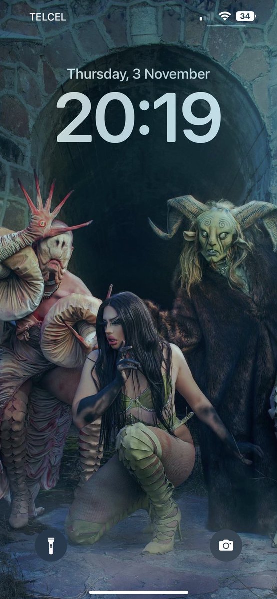 LeViq's tweet photo. @humakyle @RealGDT @Lamasdraga Mi nuevo wallpaper, y la que abdique, la que apriete y la que soporte, yaaaa pausa #HumaLaMas https://t.co/rqRS4PMYhr