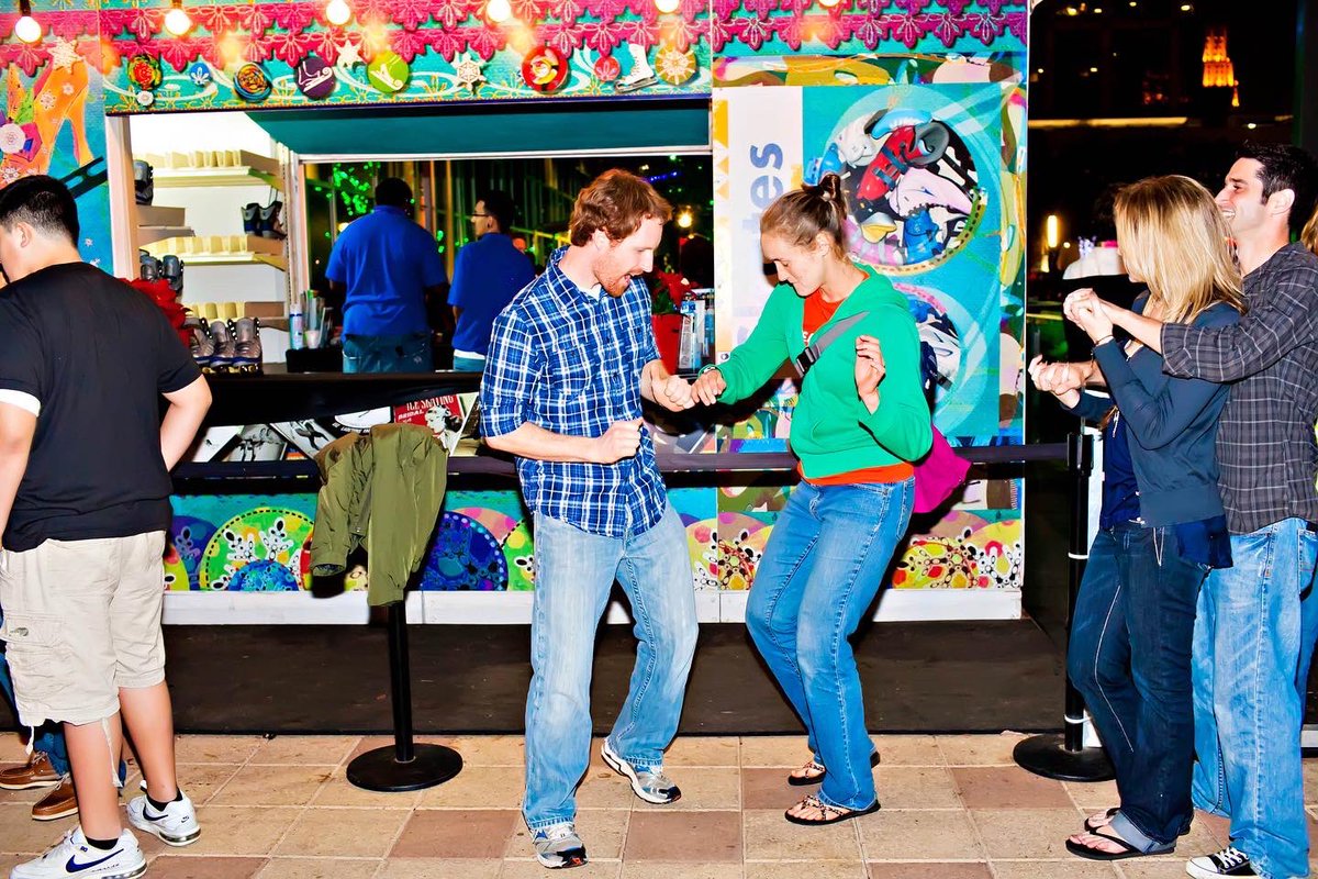 DiscoveryGreen's tweet photo. Come skate on the @GreenMtnEnergy ice rink while listening to the coolest pop hits spun by DJ Boris! Saturday, November 12, from 8-10 pm! There’s something fun every night between November 11 and January 29,2023! https://t.co/AdLsi7rwQY https://t.co/AFlrH2fxKV