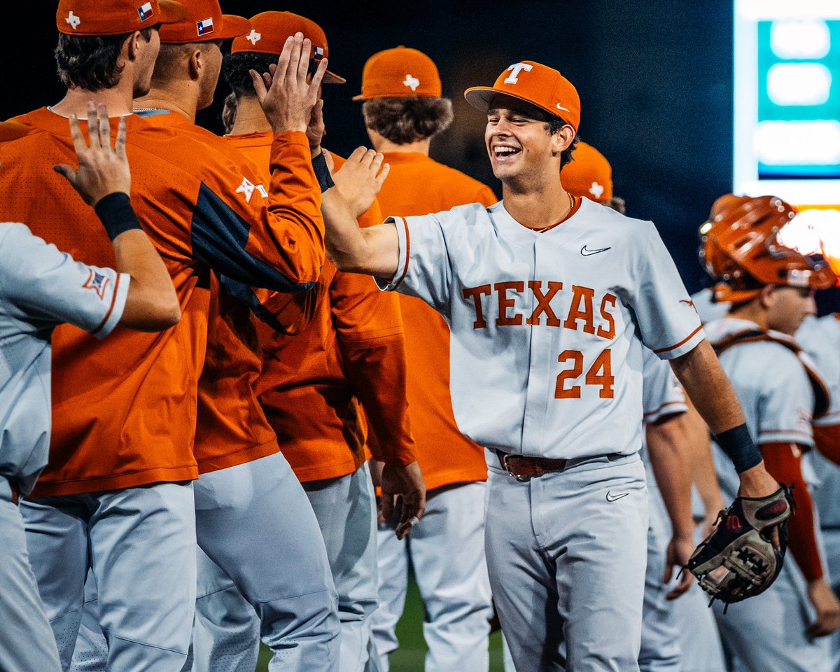 TexasBaseball's tweet photo. Newcomer dub. #HookEm https://t.co/bRBmNRm6vK