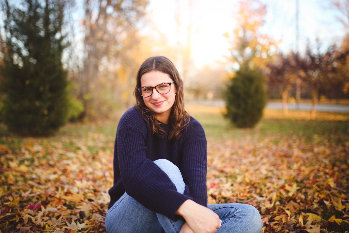 PMHSLitandLearn's tweet photo. Lizzie. #sheehanigans #seniorpicseason https://t.co/c1rEBJ9vqO