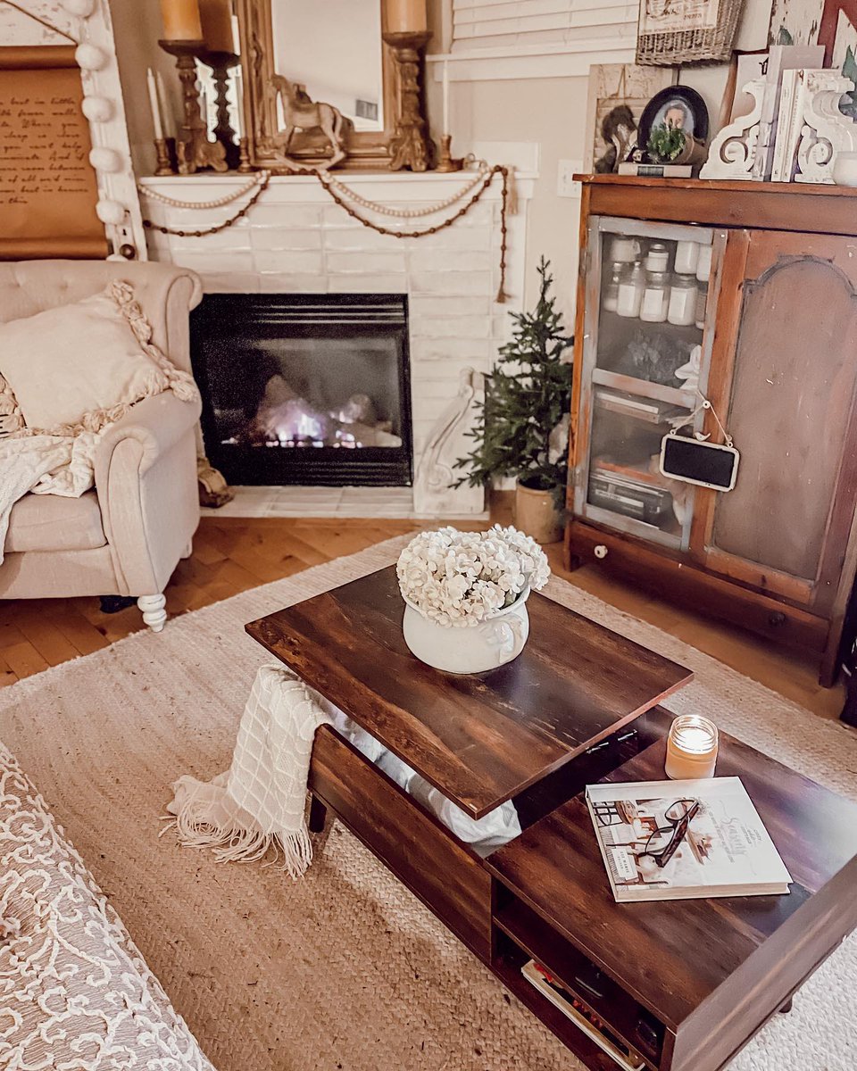 DevaiseOffical's tweet image. 🍁🍂 Fall Living Room Decor

Orange, brown, and beige are classic autumn hues that create this cozy living space.

🛍️GET THIS LOOK 👉 bit.ly/3BqnOWZ

#farmhousecottage #coffeetable #falllivingroomdecor #cozyhomedecor #cozyvibes