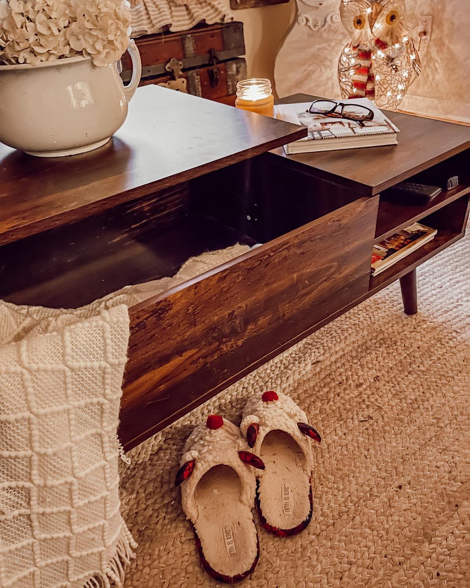 DevaiseOffical's tweet image. 🍁🍂 Fall Living Room Decor

Orange, brown, and beige are classic autumn hues that create this cozy living space.

🛍️GET THIS LOOK 👉 bit.ly/3BqnOWZ

#farmhousecottage #coffeetable #falllivingroomdecor #cozyhomedecor #cozyvibes