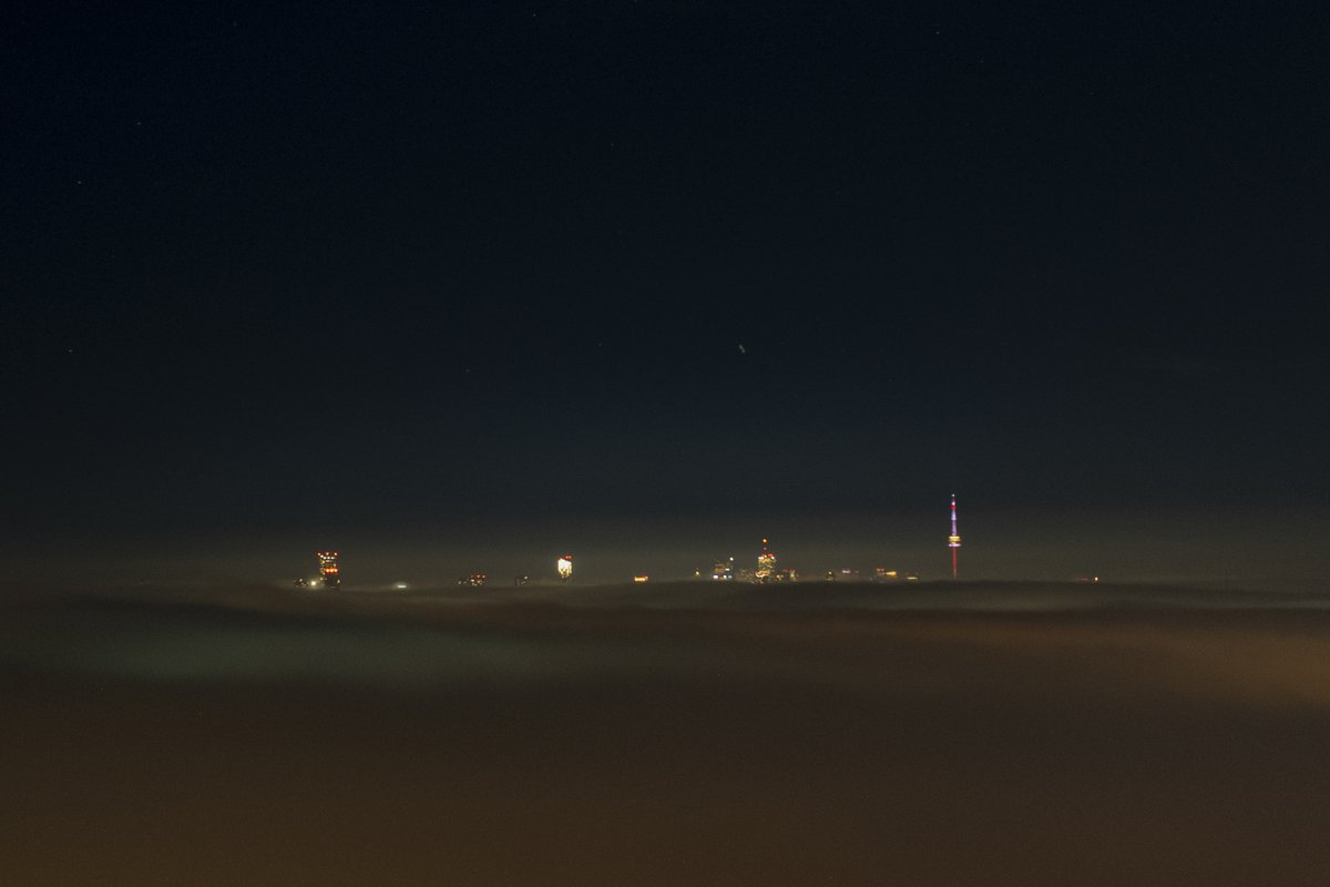 Kind of foggy out there tonight.

#Toronto #fog