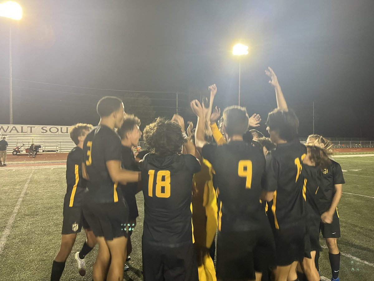 Still so happy for this group. Good night Lions…bring it tomorrow night for <a href="/fzefootball/">Fort Zumwalt East Lions Football</a> at St. Dominic at 7:30 and stay tuned to <a href="/fzeactivities/">FZE Activities</a> tomorrow for updates on <a href="/FZEXCTF/">Lady Lions Track & Field</a> state run in Columbia! #manyprogramsonepridE