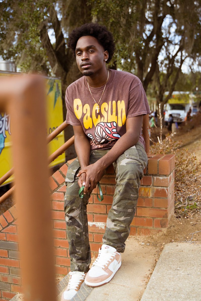 g_onfilms's tweet image. “Chin up” photographed by @g.onfilms 📸. #FAMU #setfriday #famuhomecoming #BlackBeauty #hireblackwomenphotographers