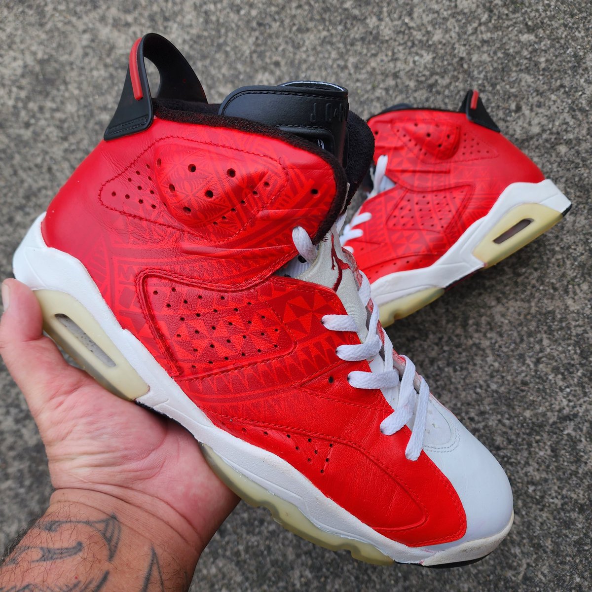 gystforkickz's tweet photo. Tag your favourite Tongan who would wear these bad boys. #lacego #Tonga #Polynesian #customshoes #GALA https://t.co/jZjosGNlHa