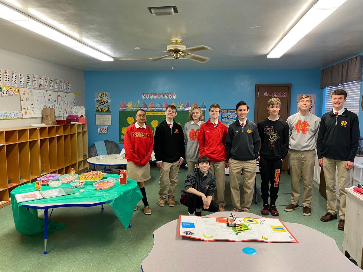 frc5740's tweet photo. 11/2         5740 went to the Beaver Methodist Church to help daises and brownies receive their robotics badge. They used a Lego Boost to code and built their own juice box robots. https://t.co/fK4zNIM2RA