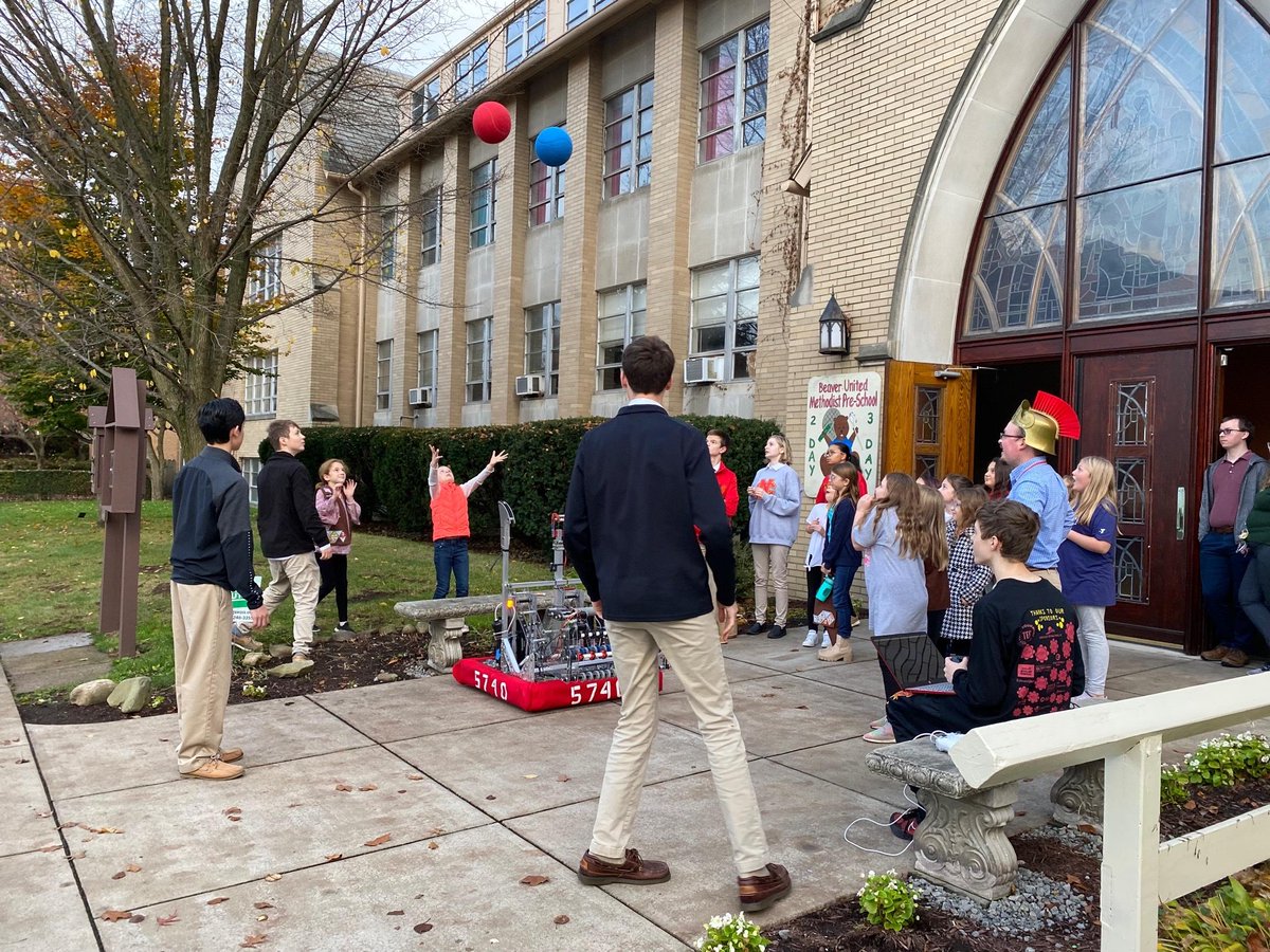 frc5740's tweet photo. 11/2         5740 went to the Beaver Methodist Church to help daises and brownies receive their robotics badge. They used a Lego Boost to code and built their own juice box robots. https://t.co/fK4zNIM2RA