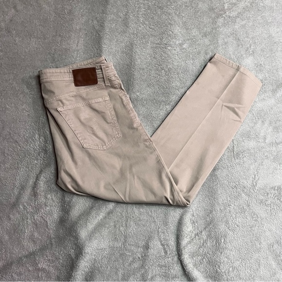 Bevin_Parker's tweet photo. So good I had to share! Check out all the items I'm loving on @Poshmarkapp from @daddyandjude #poshmark #fashion #style #shopmycloset #agadrianogoldschmied #luckybrand #levis: https://t.co/MnO2FzT6XM https://t.co/vs6pRVakjC