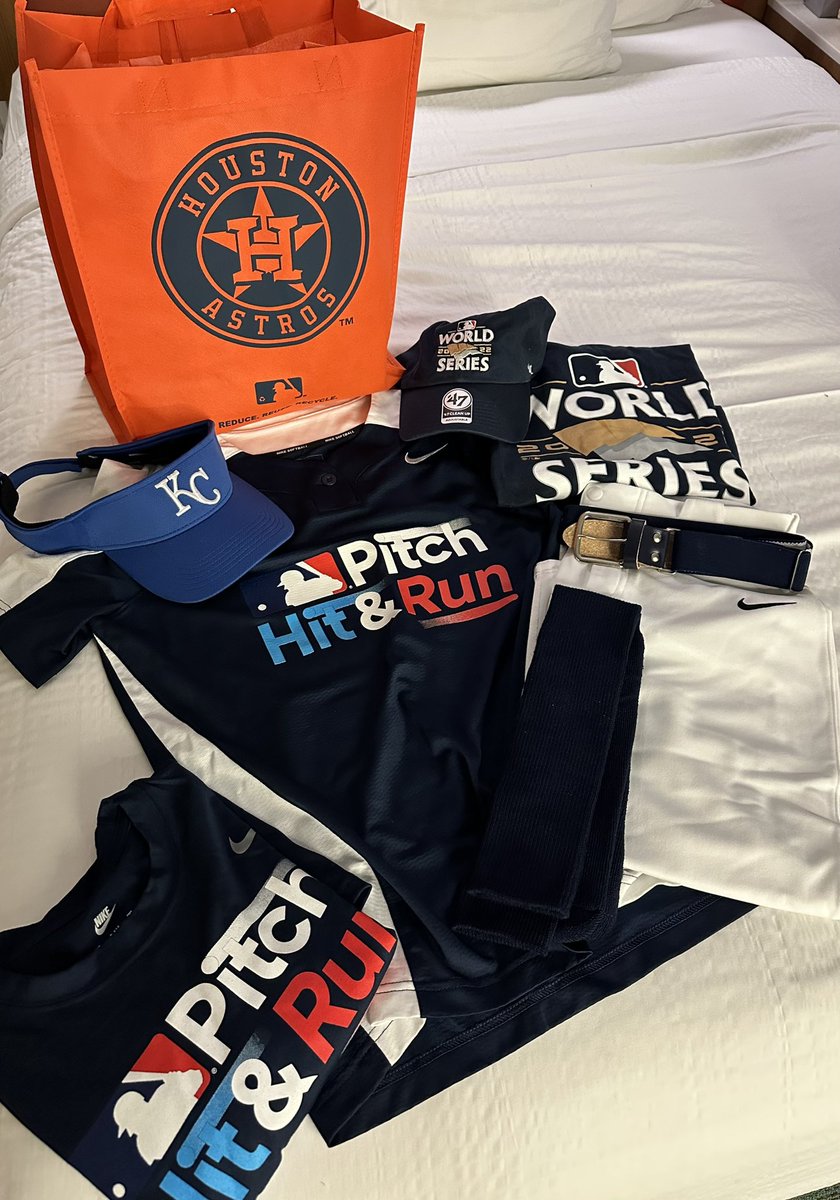 PiperLadwig's tweet photo. Thank you @MLB @PlayBall and RCX sports for an incredible weekend. Can’t wait to see you all again next year! #WorldSeries #mlb #softball #broccolistrong #Houston https://t.co/nTxXX21pHq