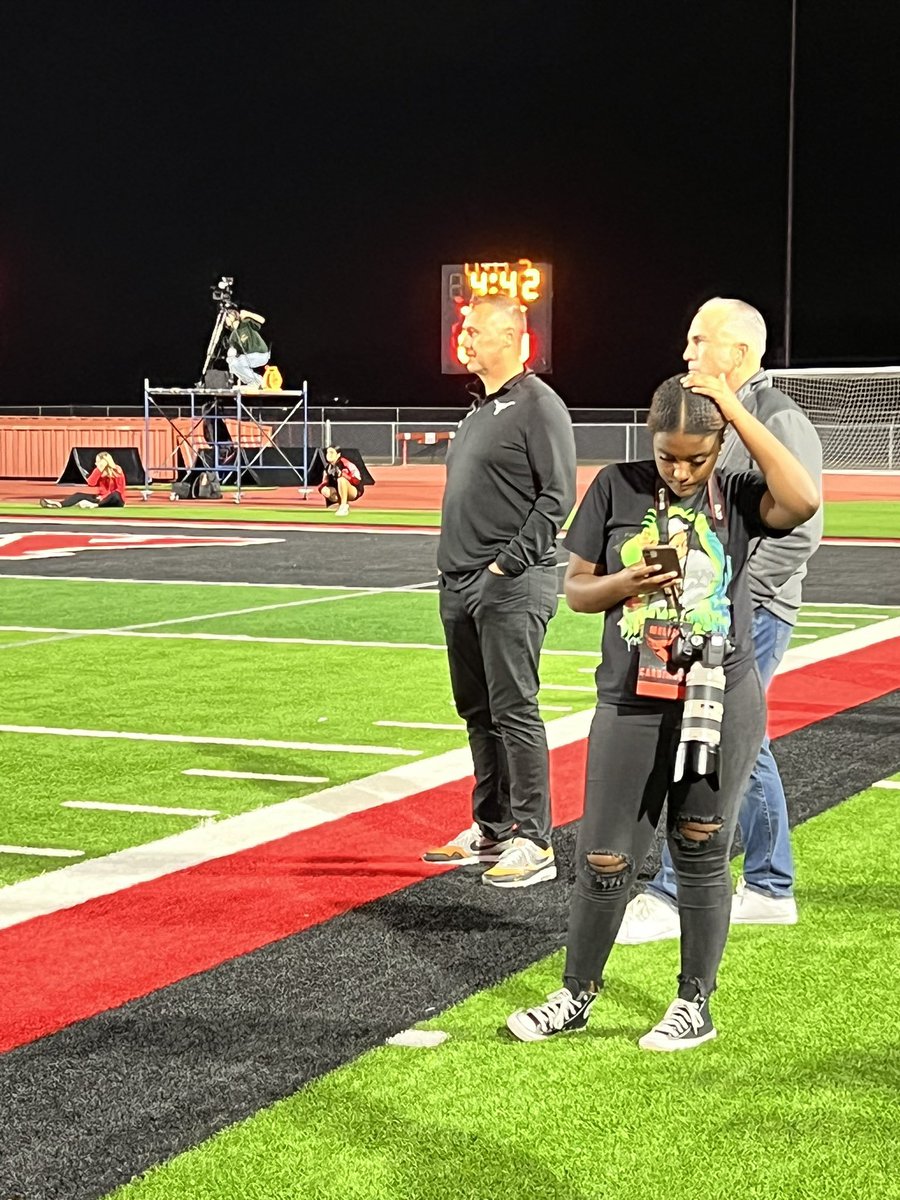 Texas head coach Steve Sarkisian is attending a district championship game between Melissa (Texas) and Lovejoy (Texas). Longhorns offensive coordinator and offensive line coach Kyle Flood is there as well. 📸: @samspiegs Read: on3.com/college/texas-…