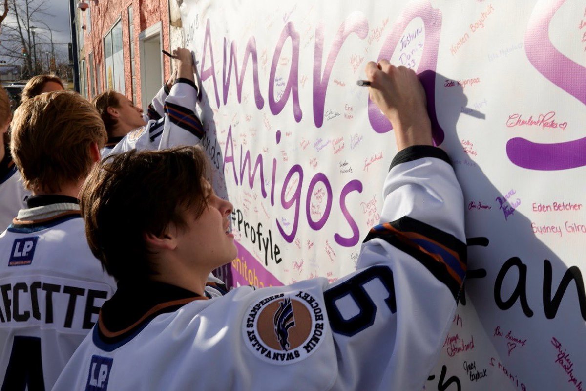 SVStampeders's tweet photo. Thank you to everyone who supported the Stampeders/Empty Bobbin quilt raffle, and who continue to support Amaras Amigos. Stampeder players will be helping out all evening. Donations can be made at Backstage Gym on Main. https://t.co/u7ONTeyhGe