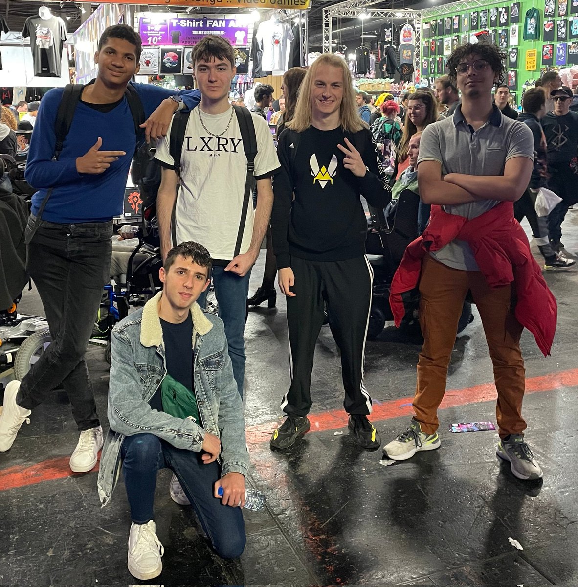 volviik's tweet photo. Today was such a good day ! 

I finally meet some of the best map makers in Fortnite. 😇  
Thank you everyone! 

Always believe in yourself and in your dreams! ✨ https://t.co/2j3mc5G9if