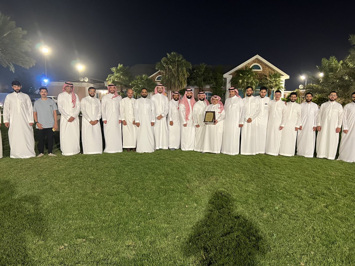 m_alqhtani11's tweet photo. تشرفنا اليوم باجتماع قسم جراحة العظام بمدينة الملك فهد الطبية بالرياض بضيافة مدير البرنامج الدكتور ابراهيم سني العسيري وبحضور نخبة من الاستشاريين الدكتور اسامة الشايع والدكتور احمد العبدلي والدكتور جمال التميمي والاستشاريين المساعدين والاطباء المقيمين بجراحة العظام. #orthopedics https://t.co/nhlO0TREbj
