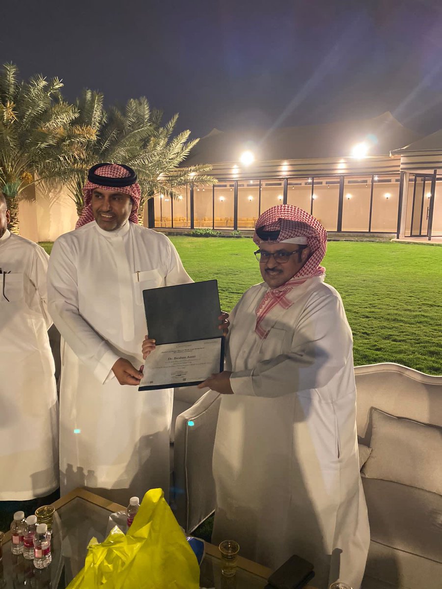 m_alqhtani11's tweet photo. تشرفنا اليوم باجتماع قسم جراحة العظام بمدينة الملك فهد الطبية بالرياض بضيافة مدير البرنامج الدكتور ابراهيم سني العسيري وبحضور نخبة من الاستشاريين الدكتور اسامة الشايع والدكتور احمد العبدلي والدكتور جمال التميمي والاستشاريين المساعدين والاطباء المقيمين بجراحة العظام. #orthopedics https://t.co/nhlO0TREbj