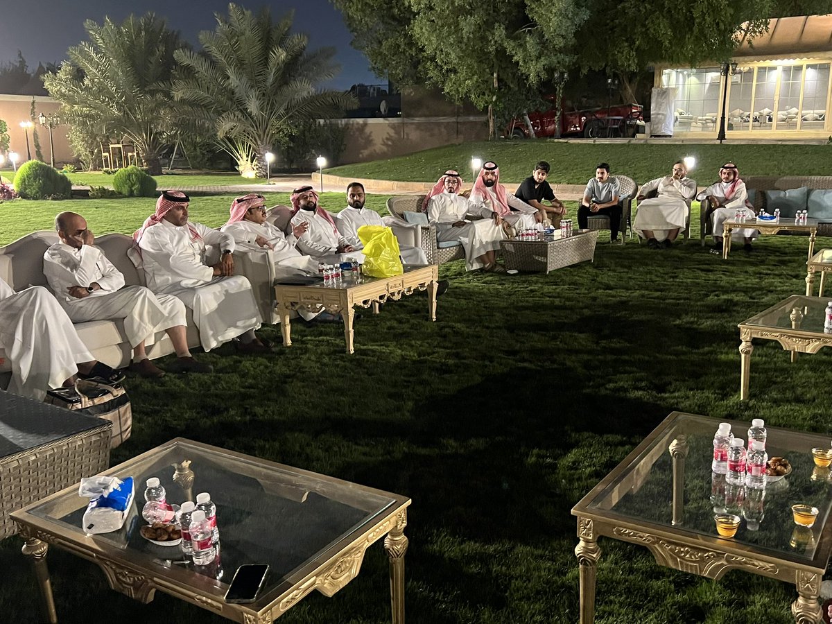 m_alqhtani11's tweet photo. تشرفنا اليوم باجتماع قسم جراحة العظام بمدينة الملك فهد الطبية بالرياض بضيافة مدير البرنامج الدكتور ابراهيم سني العسيري وبحضور نخبة من الاستشاريين الدكتور اسامة الشايع والدكتور احمد العبدلي والدكتور جمال التميمي والاستشاريين المساعدين والاطباء المقيمين بجراحة العظام. #orthopedics https://t.co/nhlO0TREbj