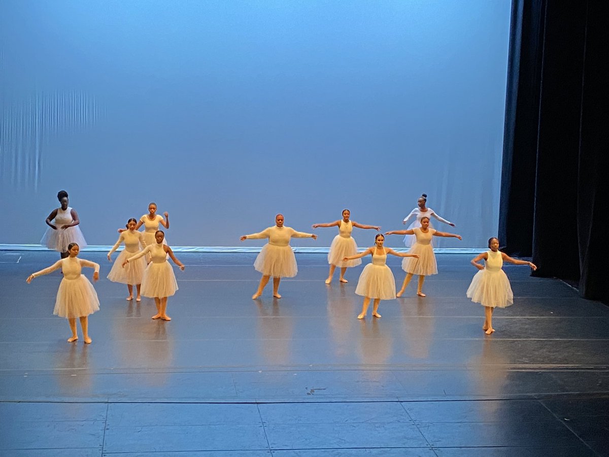 ACraftWSFCS's tweet photo. Very cool Glenn High! #wsfcsarts https://t.co/EUanXUXPp1