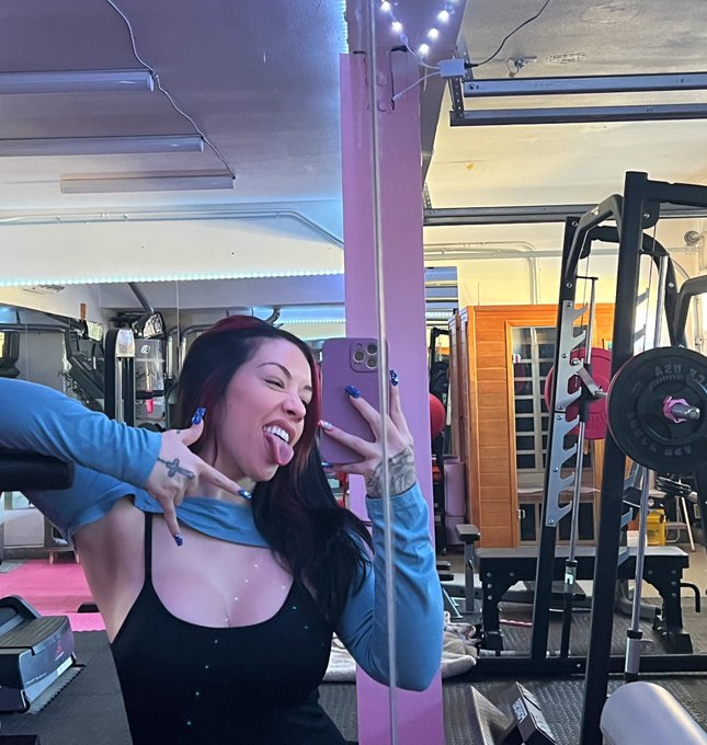 Trying to be a better me 🏋🏻&zwj;♀️🤍 https://t.co/B1PzQBxtB6<a href="/tag/scorpio"class="tags"><span>#scorpio</span></a><a href="/tag/scorpioseason"class="tags"><span>#scorpioseason</span></a>