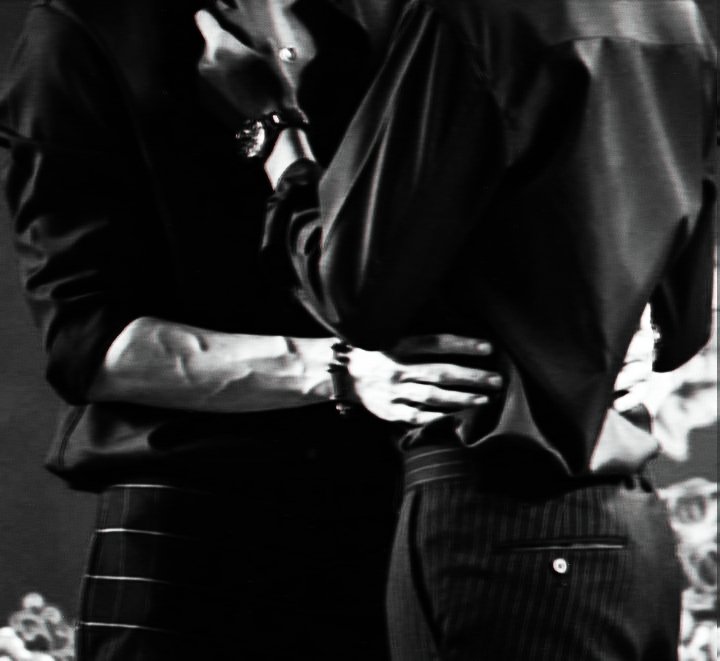 ᅠ

ᅠ

ᅠ

━━━━━━✭ I wanna taste you but 
             your lips are venomous poison
                   You're poison, running 
                   through my veins

ᅠ

ᅠ

ᅠ