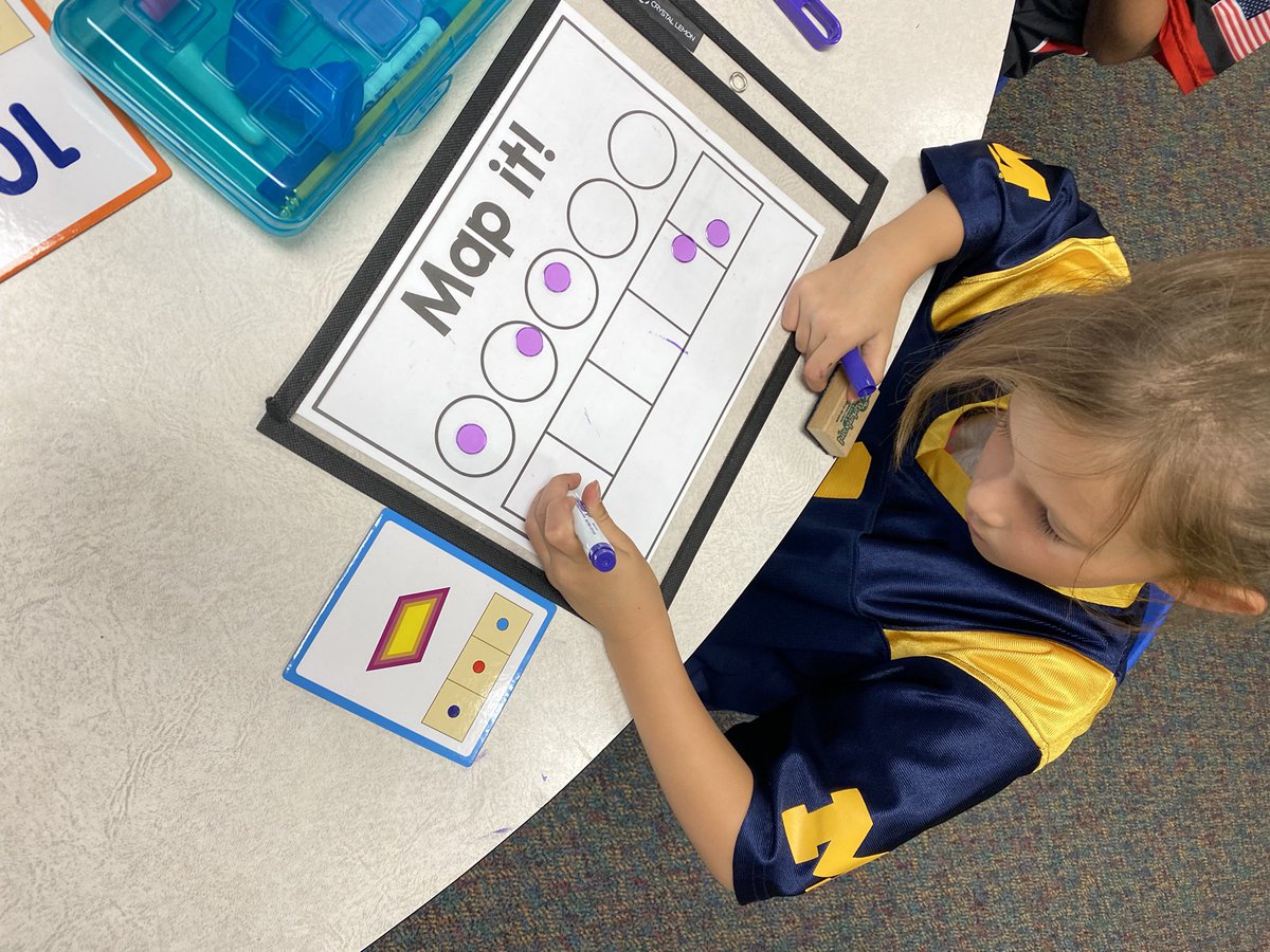 MrsGuimondReads's tweet photo. This week in first grade extended day: Students worked with partners in centers decoding cvc word puzzles, sorting pictures by rhyme, and mapping out and spelling cvc words. Way to go Wildcats! #wegienkawildcat https://t.co/navFZb3e4u