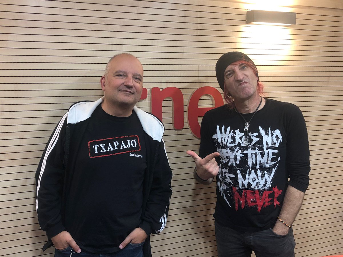 vuelofenix_r3's tweet photo. Kiichi Caos @matthewkheafy @sinaiarock #whiteskull y ahora entrevista con @parabellum_brk @DromedarioRock https://t.co/vWacWPYhQa