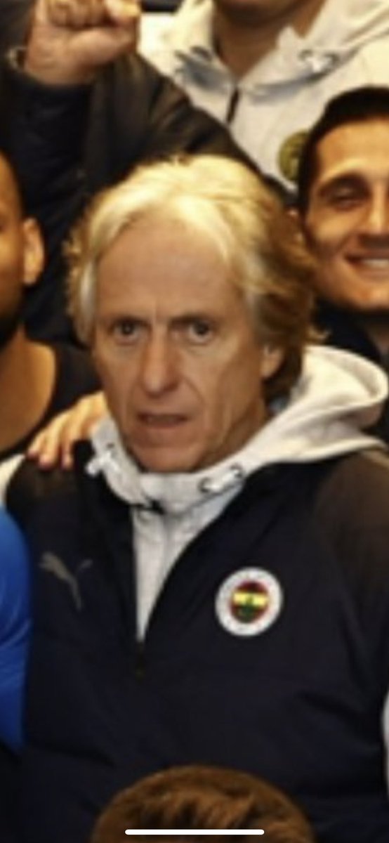 DevAddam's tweet photo. @Fenerbahce Gülmeyen tek kişi var .. https://t.co/mKDzTqkoWW