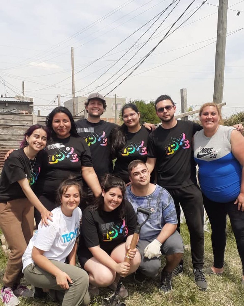lovebuttonorg's tweet photo. While in Buenos Aires, @coldplay &amp; our volunteers visited the La Matanza &amp; Berisso areas to help in 2 incredible projects: building a community center &amp; creating a draining system for their streets. Thanks to @TECHOarg for letting us tag along! #coldplaybuenosaires #pauseandlove https://t.co/O9HmhfdgjL