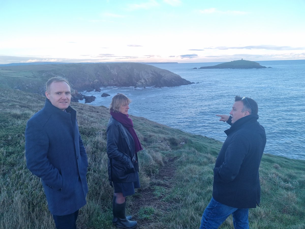 .@Potuama met with myself &amp; <a href="/GraceOSllvn/">Grace O'Sullivan</a> today to showcase the inspiring work of @Ballynamona, @EastCorkBio &amp; <a href="/SeaAndLandTrust/">Sea And Land Trust</a>.

Thanks Stephen Belton of <a href="/Garryvoehotel/">Garryvoe Hotel</a> for providing a lovely lunch. What a fab place.

On from there to the windswept grandeur of Knockadoon Head.