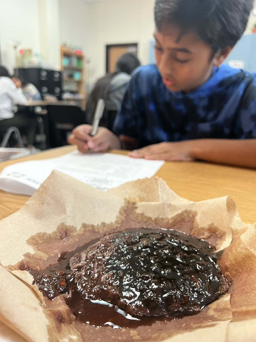 cmartinez_edu's tweet photo. Ss’s modeling the process of digestion by using bananas. “This is literally the grossest lab!” said student A. “Yes, it is. But you’ll remember it forever,” said Mrs. M. We ended the lesson by watching a real endoscopy and identifying the structures @JeffGuelker #sciencerocks https://t.co/koi5mJGJlH