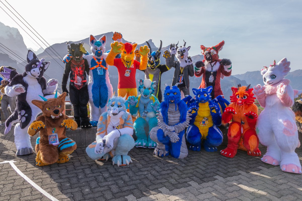 All the dragons of GLC!

📷: <a href="/razurac/">Razurac the Dragon / Vantaz the Sergal</a> 
🐉: <a href="/thazdragon/">Thaz</a>, <a href="/draconis1609/">Draxi</a>, <a href="/CyberTheDerg/">Cyber</a>, <a href="/Tilondrion/">Tilondrion</a>, <a href="/Larvagandor/">Larvagandor 💛💙</a>, <a href="/HiryuTheDragon/">Hiryū</a>, <a href="/Cabarun/">Cabs</a>, <a href="/aphinion/">Aphinic Tiger 🇩🇪🇪🇺 @GLC @FV @NFC</a>, @RengeTheSergal, RayuDW, Kaori, <a href="/jokulle7n/">Reykur / Jökull</a> and many more!
⛰️: <a href="/goldenleavescon/">Golden Leaves Con 14: Toffee and the Argonauts</a> 
#GLC12 #FursuitFriday