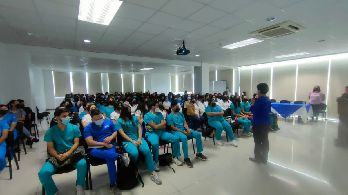 InvestigaUNITEC's tweet photo. Avanzando en la capacitación sobre ciencia para incidencia. Foro sobre farmacovigilancia e investigación, con los estudiantes de la Escuela de Ciencias de la Salud de @Ceutec_hn, quienes continuarán estudios iniciados por el Observatorio de COVID-19 de @UNITEC_hn @Ceutec_hn. https://t.co/mHxVY6uf6b