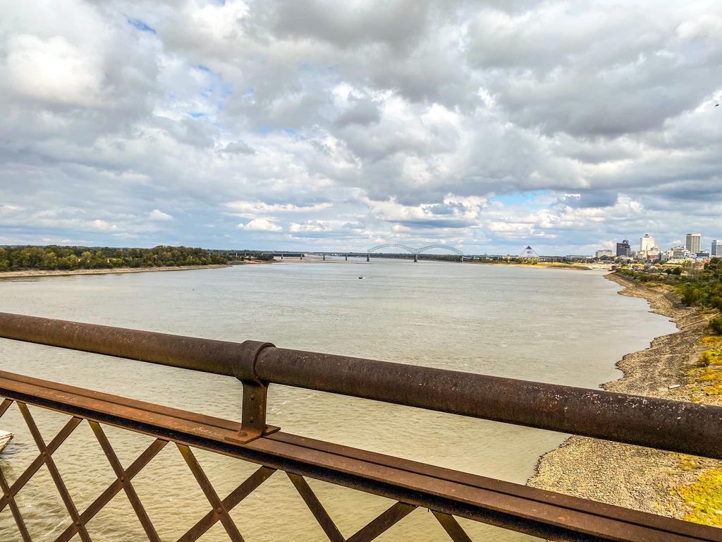 BigRiverX's tweet photo. π Here's a peek at the views racers will get this Saturday at the Peer Power BRX Half Marathon & 5K, a #Fieldaze headliner. Want to race across the river?
Sign up at https://t.co/ZfvkIeuAAl.
πΈ @bbwalker84 (IG) https://t.co/XsgCsYNsEf