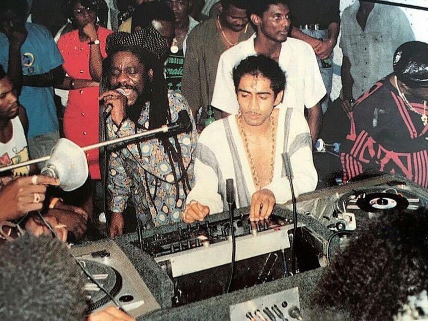 IrishandChin's tweet photo. Reggae legend singer Dennis Brown &amp; selector @rorystonelove This is how it use to be done artistes performing live on sound systems #tbthursday https://t.co/VeguN9j4RO