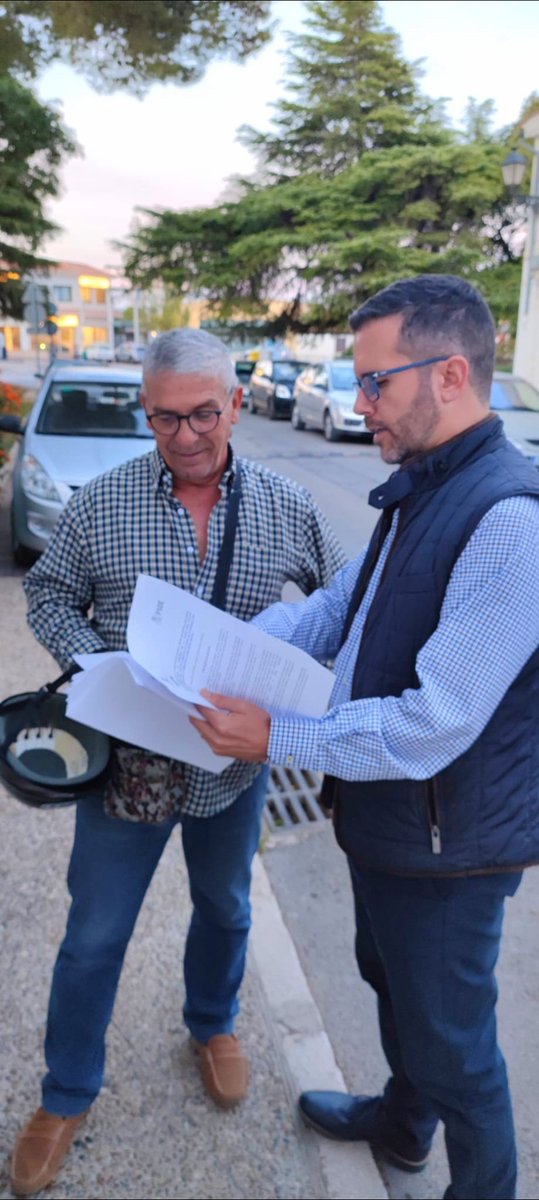 _kikocalderon_'s tweet photo. Terminamos el día en el barrio de los Remedios donde los vecinxs se sienten abandonados. Parque infantil desastroso, alcantarillas ciegas, cucarachas o calles sin arreglar porque no son rentables electoralmente.Los barrios volverán a recobrar vida a partir del próximo 28 de mayo. https://t.co/JcFkresvbr