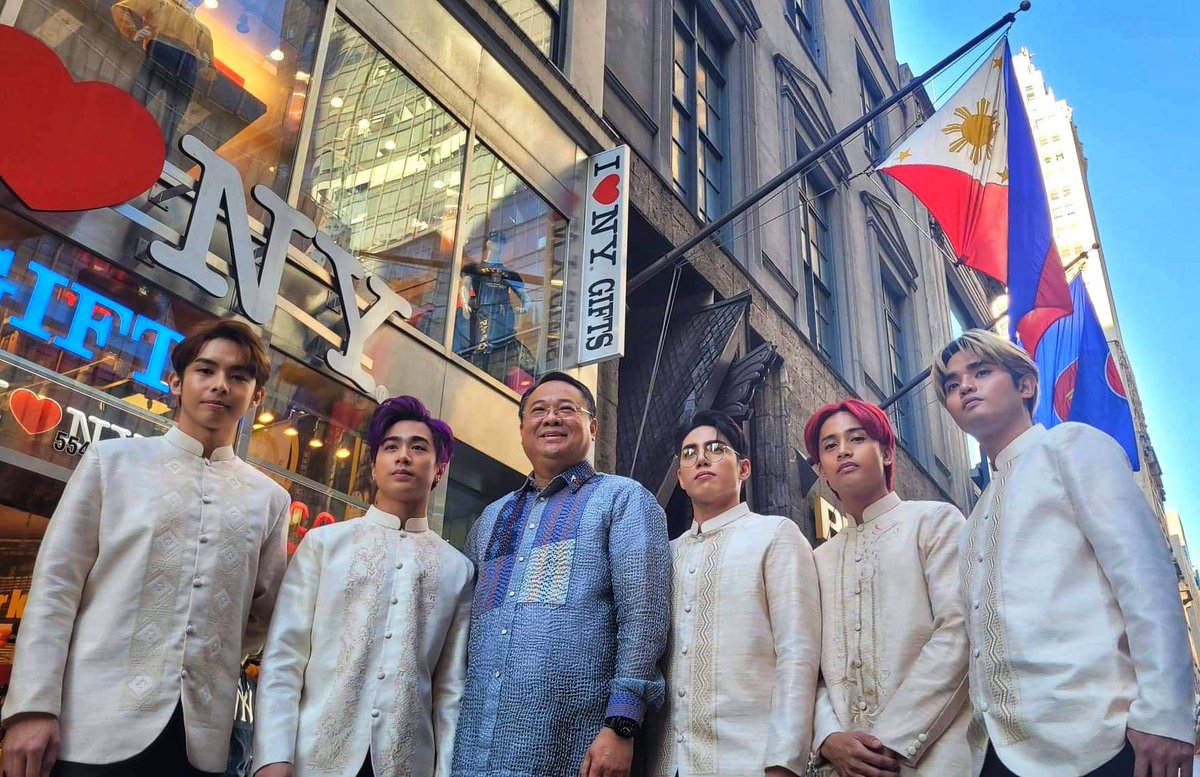 elmer_cato's tweet photo. Welcome to @PHinNewYork #SB19!  Mabuhay kayo! @SB19Official #WYATTourNY https://t.co/GzXBtBqTVq