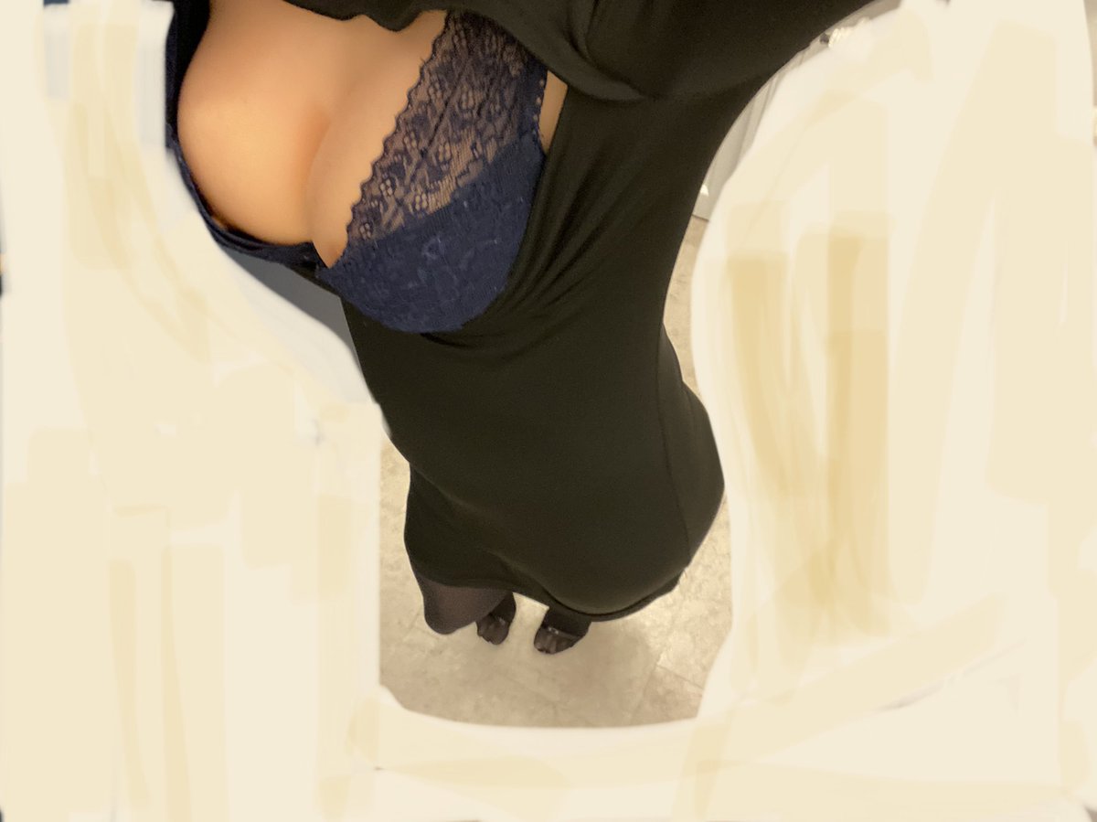 Alix0214's tweet photo. Je suis bonne ce soir ? #sissy #SissyChallenge #crossdresser #trainingheels #dress #cleavage #cuckold #hotwife https://t.co/yfLDZfkzrt