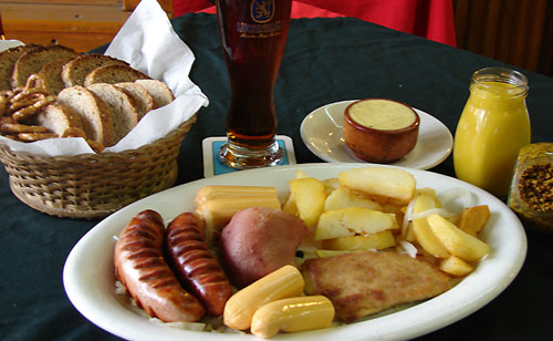 CartonCalderon's tweet photo. El restaurante FRITZ, de cocina alemana, es una de esas joyas ocultas de la Ciudad de México. La comida es exquisita, las cervezas ni se diga, y a mí me trae muchos recuerdos al ver su galería de parroquianos famosos.
Avenida Río De La Loza 227, en la Doctotes, junto a Televisa. https://t.co/w0GE0wYcpd