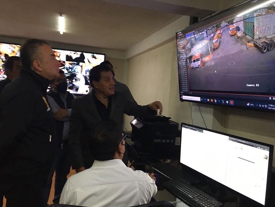 PrezaMillan's tweet photo. Como parte de los trabajos de la #NuevaMovilidad. El día de hoy presidí el banderazo de salida en la renovación de la flota vehicular de las empresas Red de Transportes (Ruta 98) y Autotransportes Nueva Generación (ANG).
#AlfredoDelMazoMaza
#GobiernodelEstadodeMéxico https://t.co/J8DXhYfYzR