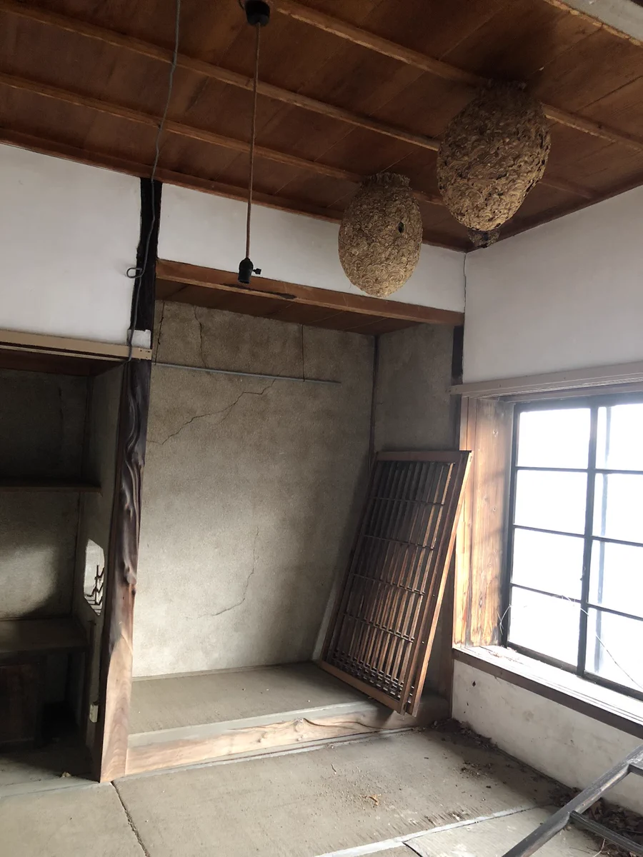 季節が違ったら死んでいたかも！？室内に広がる絶望の光景がこちら…