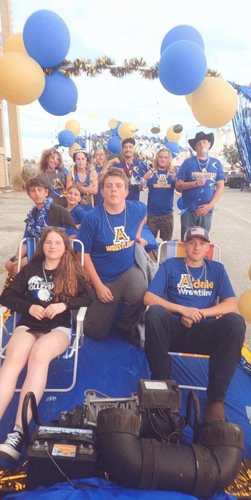 AHSW_Hounds's tweet photo. Bloodhounds Bash Float 🔵🟡 https://t.co/fFGKL2rHE2