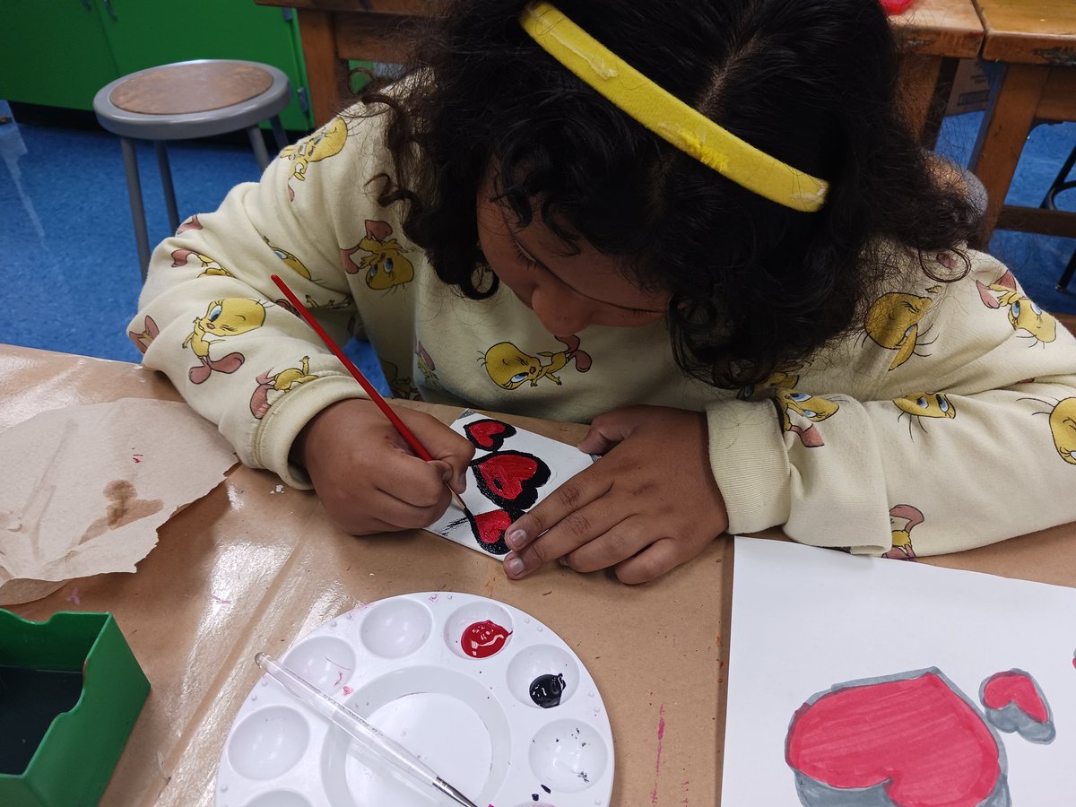 FlojeanO's tweet photo. The Artists are buzzing at Burrus Elementary. #creativityatwork. To be continued.... @erin_green4 @BurrusES https://t.co/akFvMEVWMs