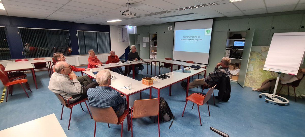 hpijper's tweet photo. Vanavond overleg met instructeurs van het Reanimatie Netwerk #amersfoort over de trainingen die nodig zijn om het aantal #burgerhulpverleners weer op peil te brengen voor een #beteramersfoort #ReanimatieNetwerkAmersfoort https://t.co/dUNWjKr8Lr