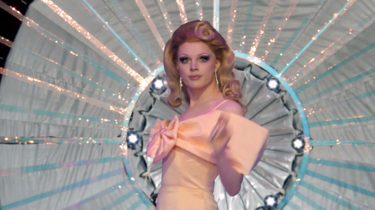 vivalasdrag's tweet photo. the first queen to win two badges, the first trans women to be featured, an amazing lipsyncer, terrific fashion taste and an all around trailblazing star, WE LOVE YOU DAKOTA 💕 #DragRaceUk https://t.co/BVEaSG9y4M