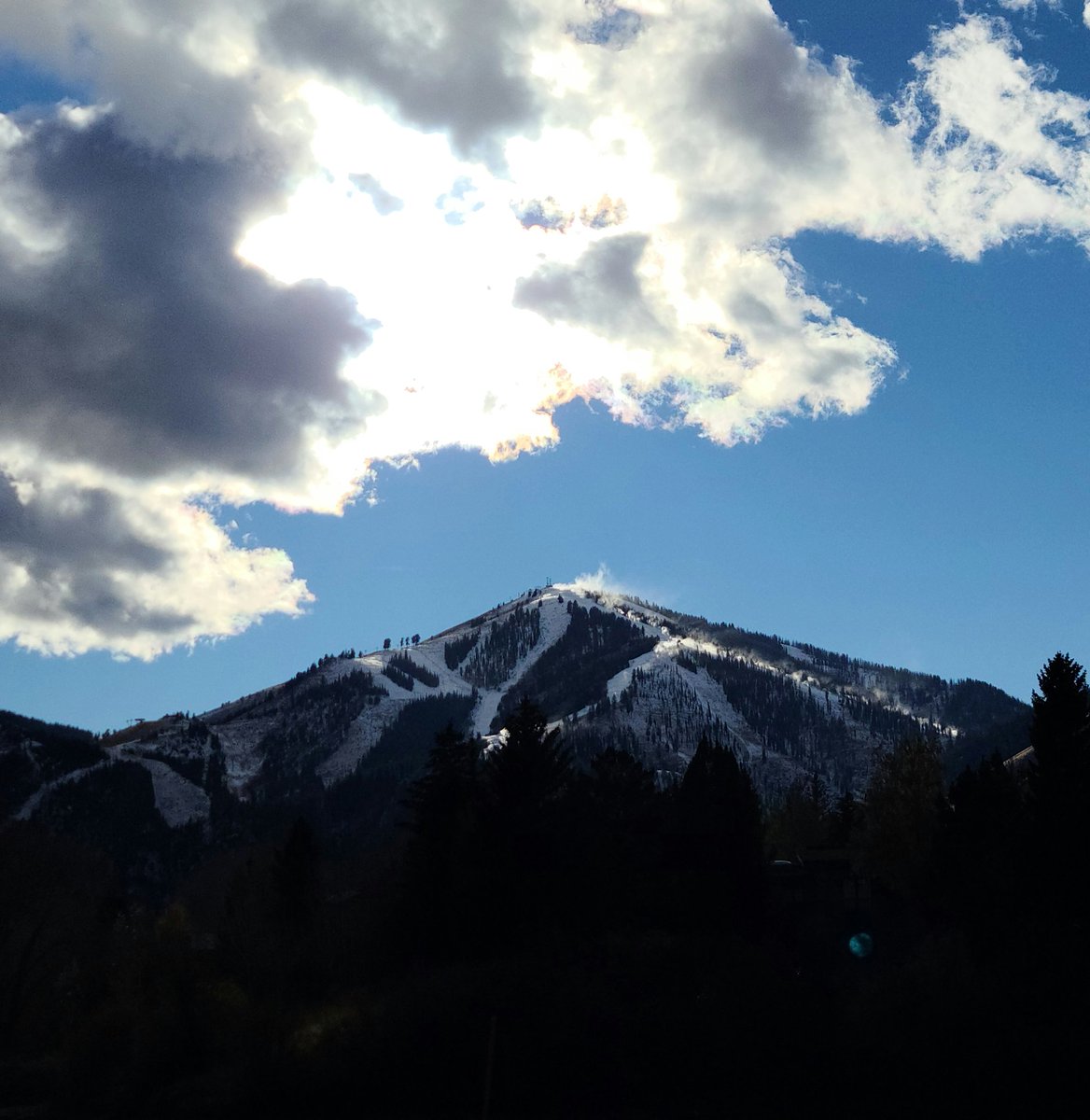 TC_Biest's tweet photo. #1 ski resort in the US in my backyard, yet I'm transitioning into backcountry skiing 🤣 https://t.co/HiBfLP11Jg