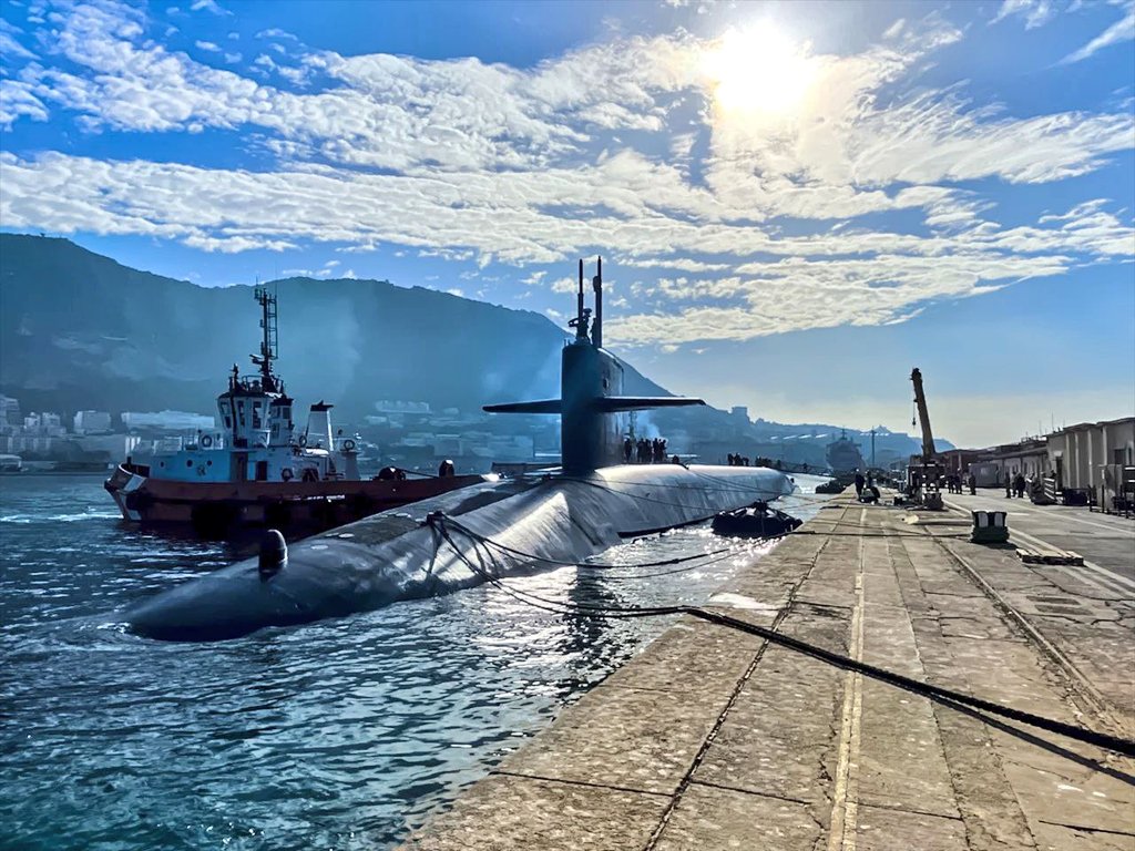 Intel_Mule's tweet photo. 🇷🇺 🚢🚨  —Russia announces the launch of a "Bulava" missile from the submarine "Generalissimo Suvorov" as part of its final phase of operational certification tests.

This nuclear submarine is the second of the "Borey-A" class.

#russia https://t.co/vn3PTlZVKi